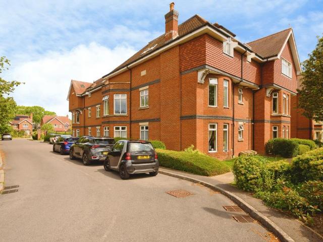 Flat for sale in Fareham, Hampshire