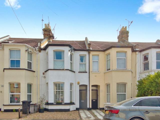 Flat for sale in North Shoebury, Alton Barnes
