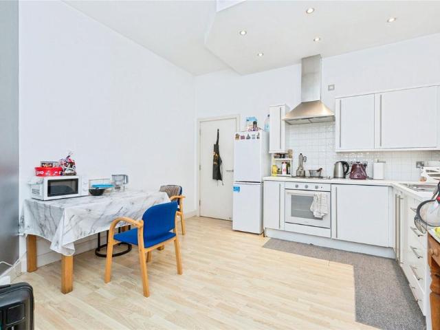 Flat for sale in Bede Island, Old Wharf
