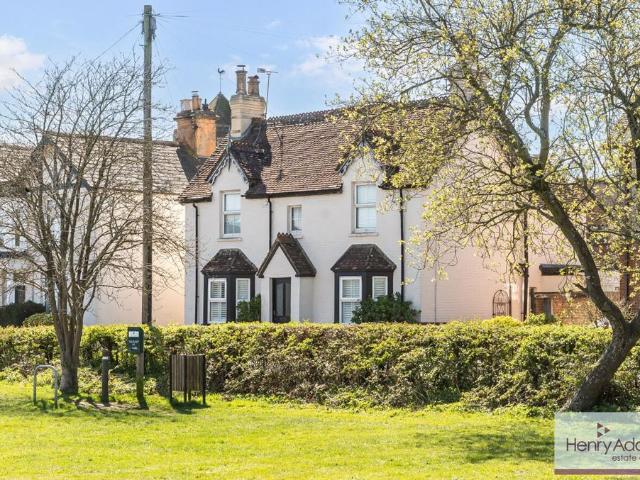 Flat for sale in Bolton Low Houses, Hampshire