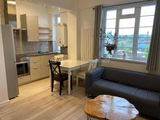 Flat for sale in London Borough of Ealing, Park Royal