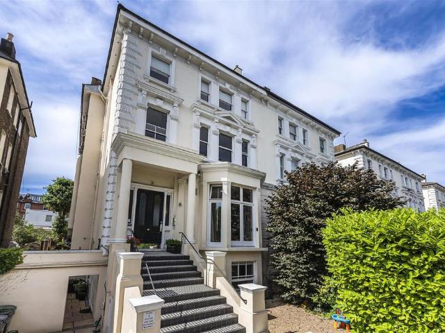 Flat for sale in Belsize Park, Greater London