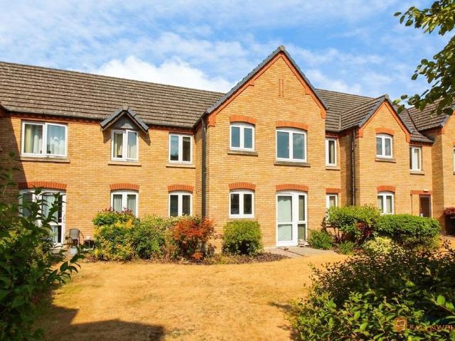 Flat for sale in Syston, Elmfield