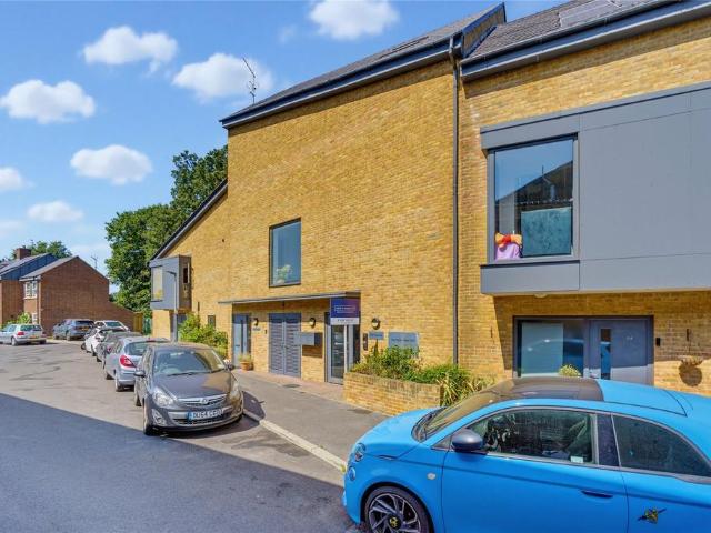 Flat for sale in Earlsfield, Greater London