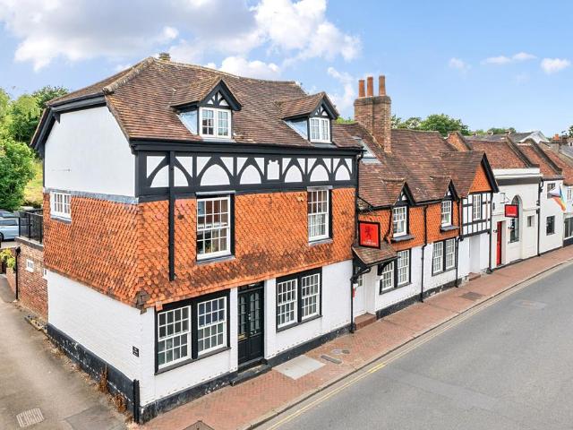 Flat for sale in Great Missenden, Buckinghamshire