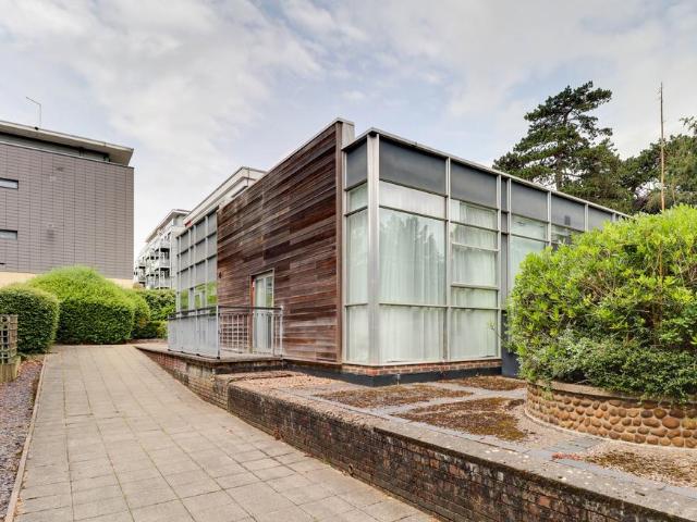 Flat for sale in St Albans, Five Acres