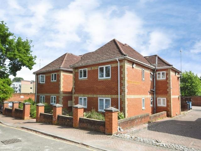 Flat for sale in Navestock Side, Essex