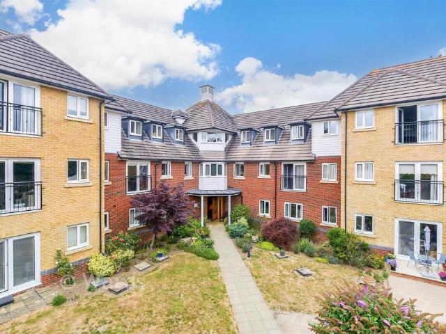 Flat for sale in Bridgefield, Kent