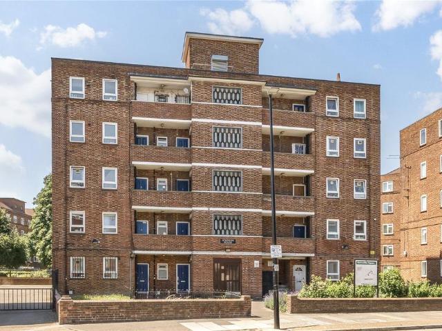 Flat for sale in Bethnal Green, Greater London