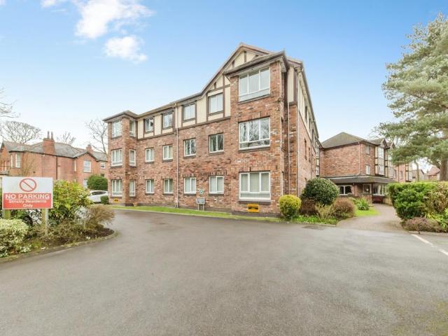 Flat for sale in Knutsford