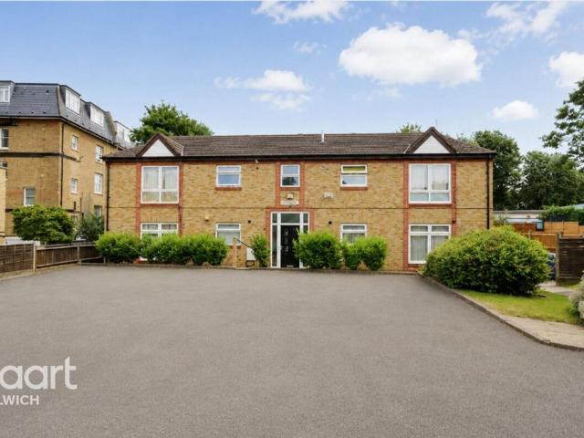 Flat for sale in East Dulwich, Greater London