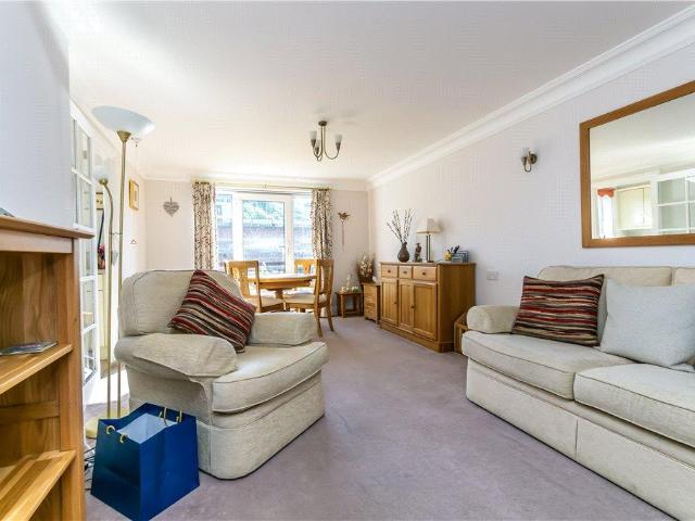 Flat for sale in Hillview, Surrey