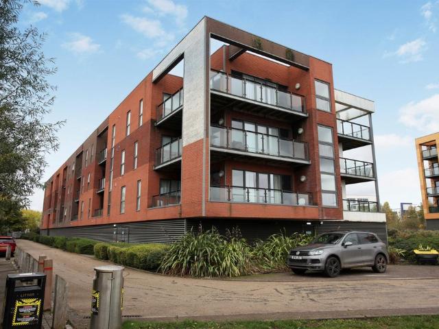 Flat for sale in Pillgwenlly, Wales