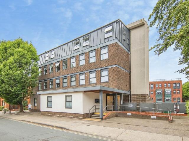 Flat for sale in Key Street, Suffolk