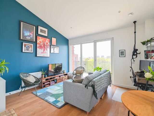 Flat for sale in Bromley-by-Bow, Poplar Grove
