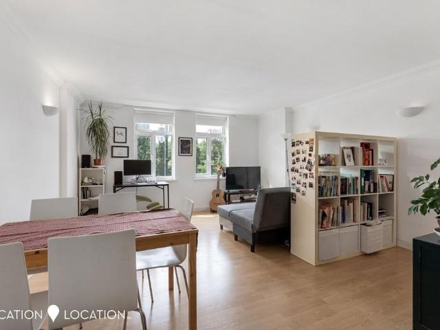 Flat for sale in West Hackney, Greater London