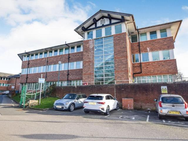 Flat for sale in Halton