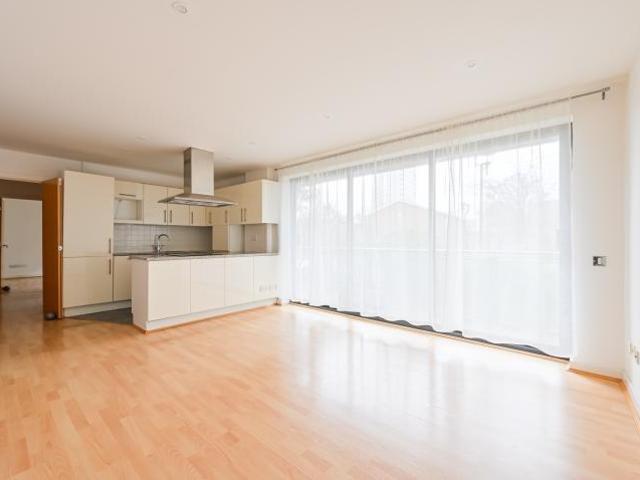 Flat for sale in Canary Wharf, Millwall