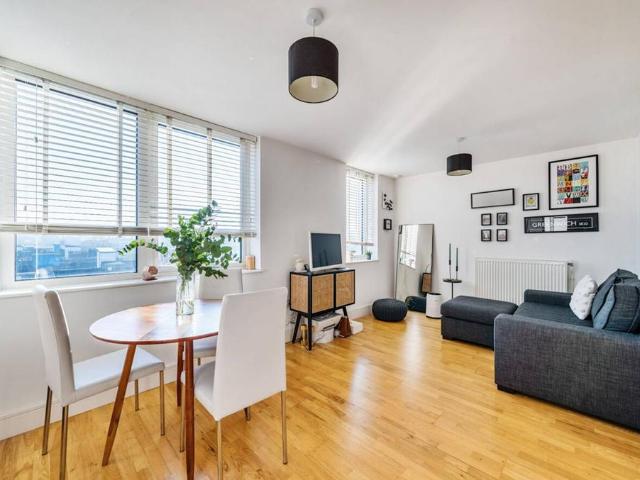 Flat for sale in Greenwich Town Centre, Greater London