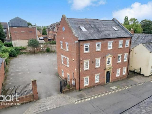 Flat for sale in Semilong, Northampton