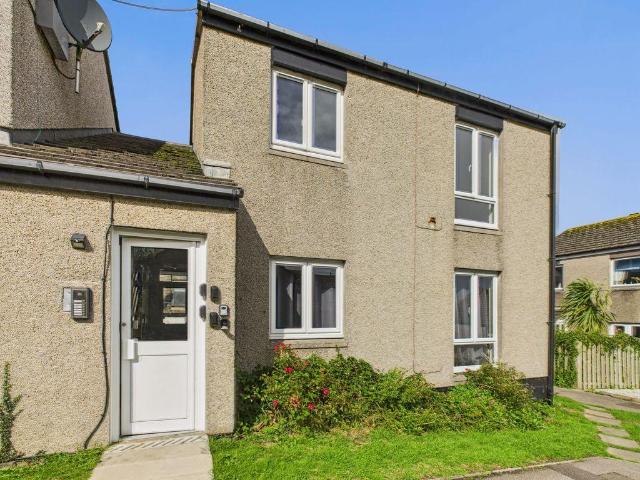 Flat for sale in Penbeagle, Cornwall