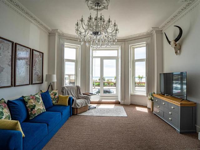 Flat for sale in Bohemia, Guestling Green