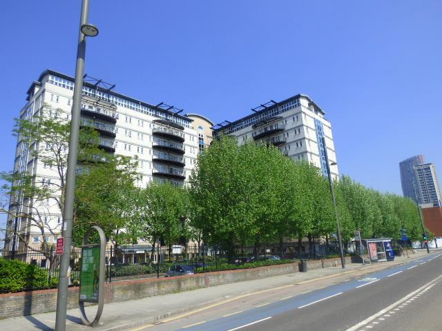 Flat for sale in Stratford Marsh, Greater London