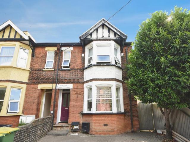 Flat for sale in Stroud Green, Barling