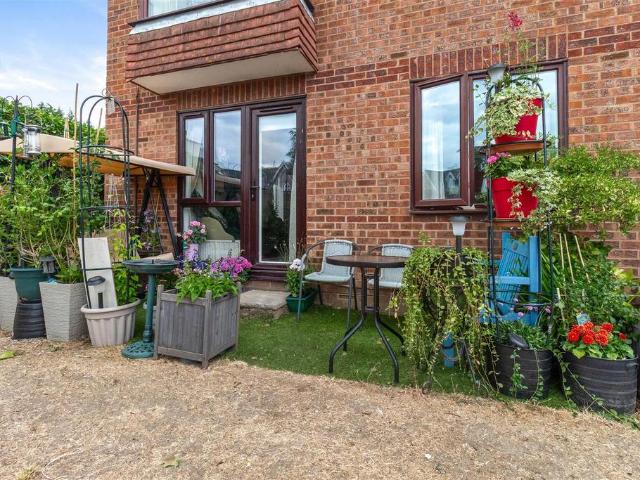 Flat for sale in Worthing, West Sussex