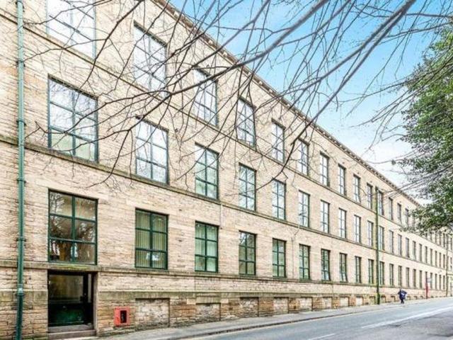 Flat for sale in Hainworth, Bradford