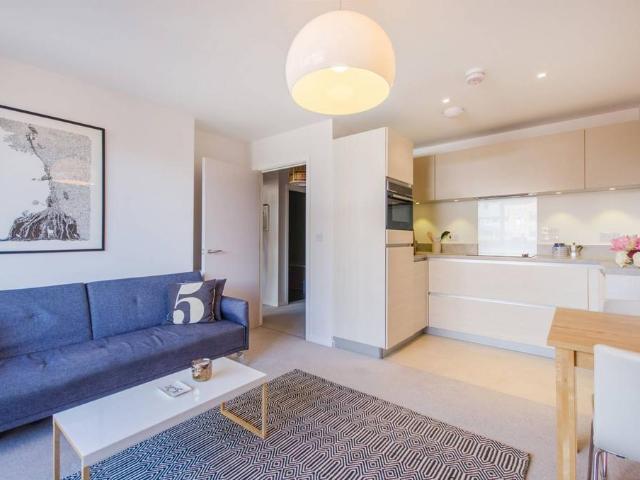 Flat for sale in Canning Town, Greater London