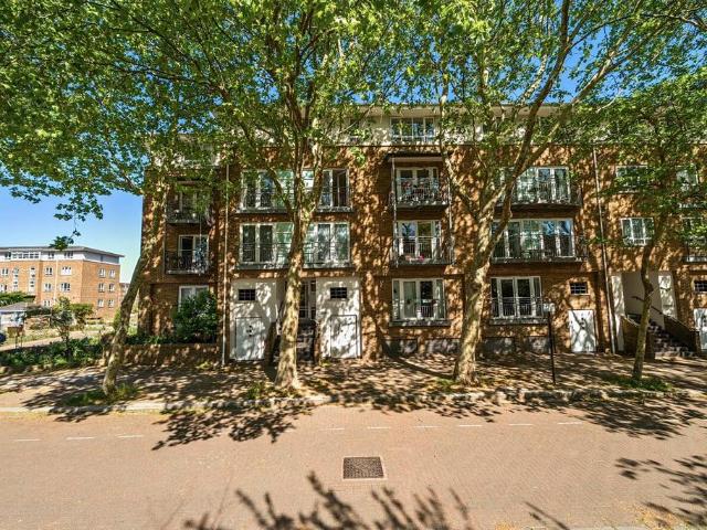 Flat for sale in Rotherhithe, Greater London