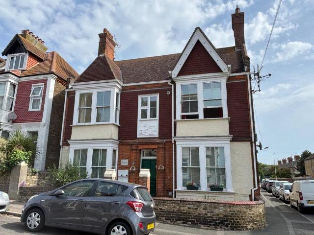 Flat for sale in East Cliff, Acol
