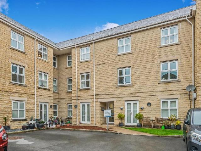 Flat for sale in Adwalton, Leeds
