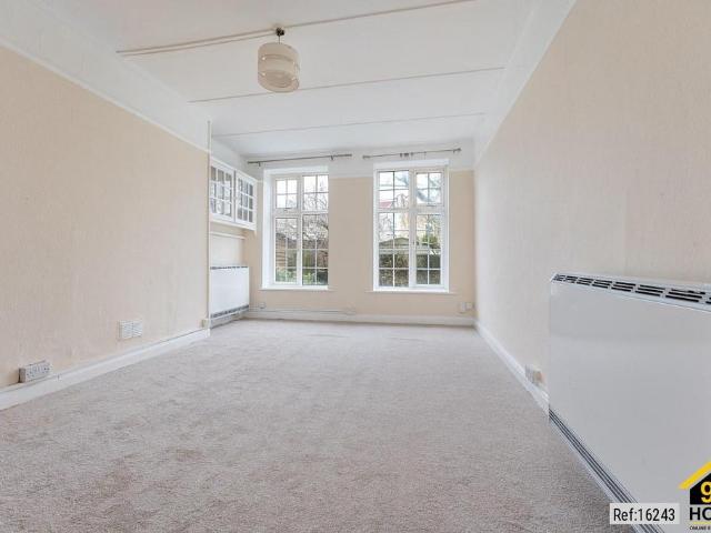 Flat for sale in London Borough of Croydon, Isle Of Man