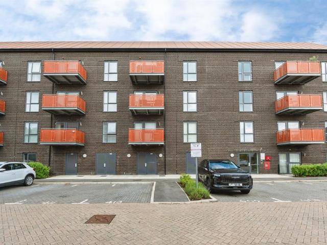 Flat for sale in West Thurrock, South Ockendon