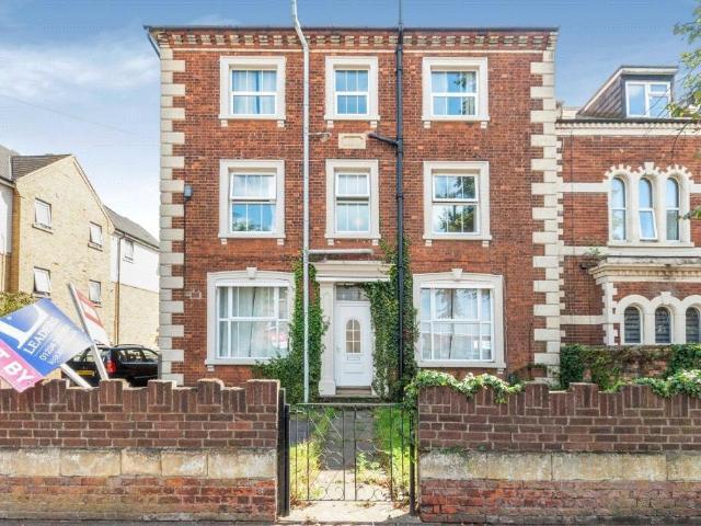 Flat for sale in Cauldwell, Bedford