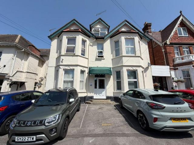 Flat for sale in Boscombe, Bournemouth