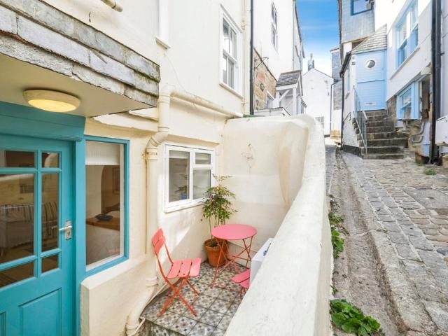 Flat for sale in Penbeagle, Cornwall