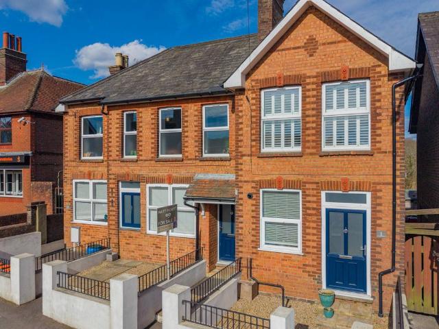 Flat for sale in Jarvis Brook, Cross In Hand