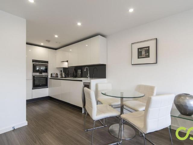 Flat for sale in Highbury, Greater London