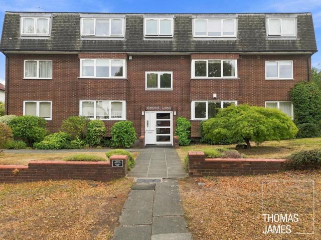 Flat for sale in Southgate, Greater London