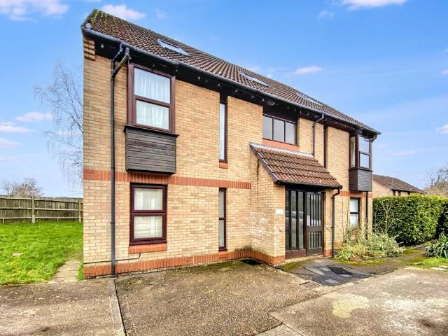 Flat for sale in Horsell, Woking