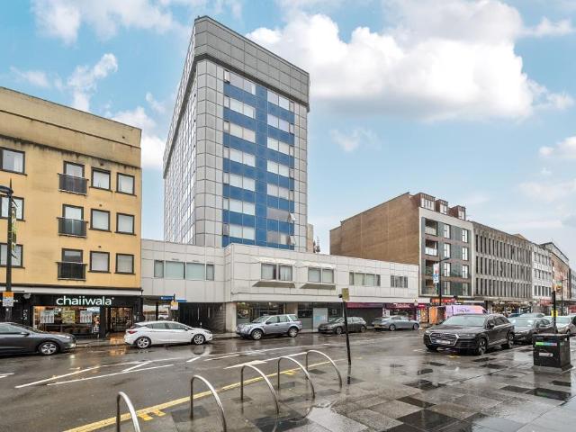 Flat for sale in Slough