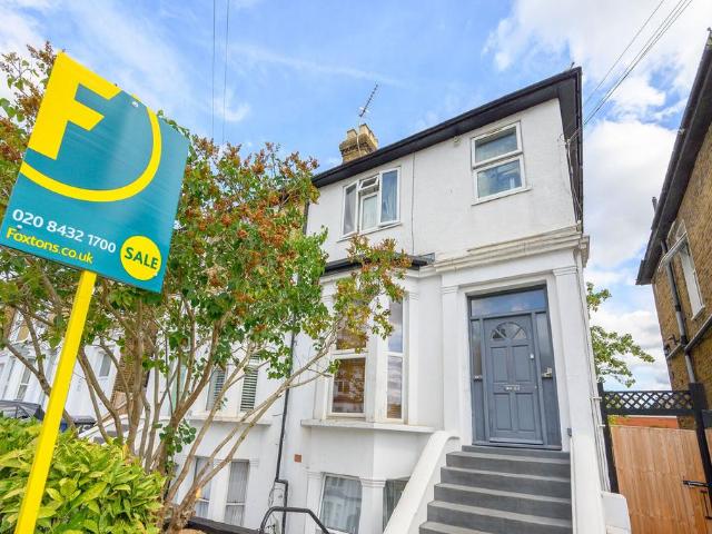 Flat for sale in London Borough of Barnet, Greater London