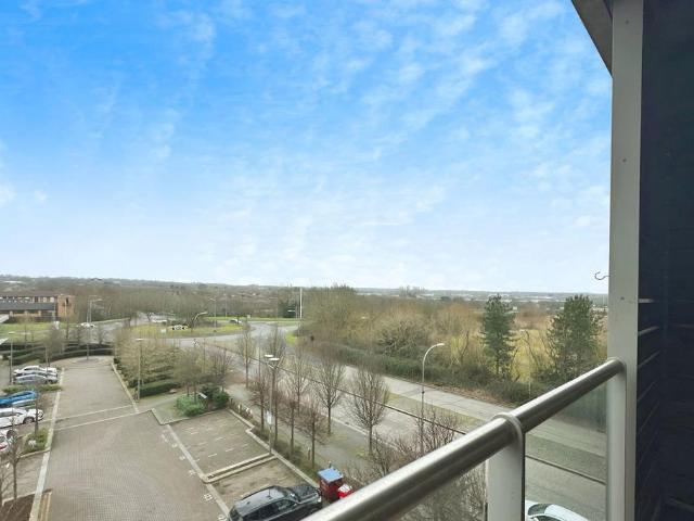 Flat for sale in Milton Keynes
