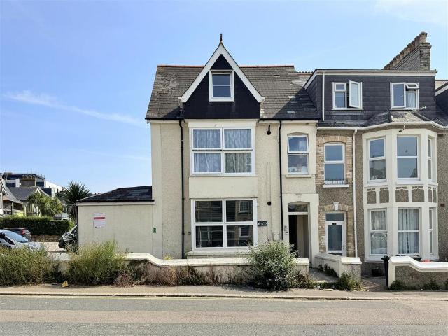 Flat for sale in Newquay, Cornwall