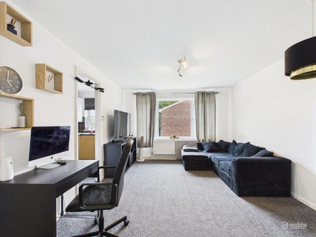 Flat for sale in London Borough of Croydon, Forestdale