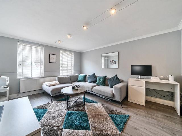 Flat for sale in Shortlands, Greater London