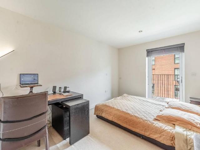 Flat for sale in Little Stanmore, Greater London